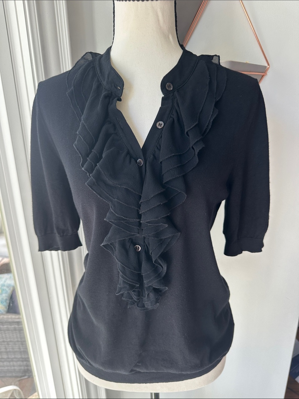 HUGO BOSS Black Ruffle Front Short Sleeve Top Blouse Sweater Knit Size Small